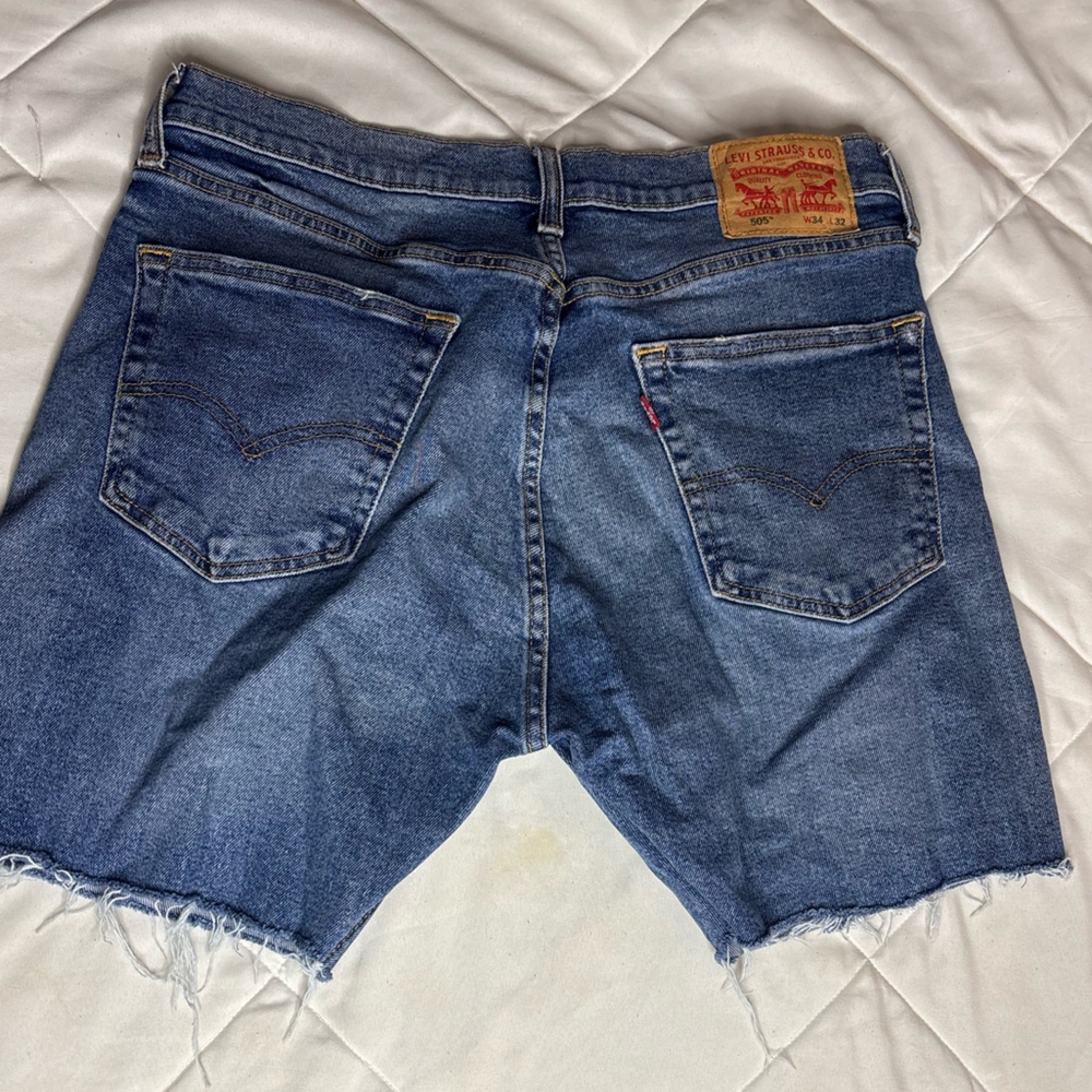 Levi's mens Frayed Hem Cropped Jean jorts